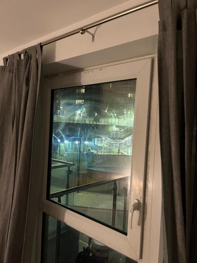 Luxurious Dlr Apartment London Exterior photo
