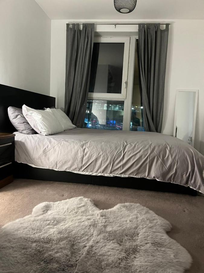Luxurious Dlr Apartment London Exterior photo